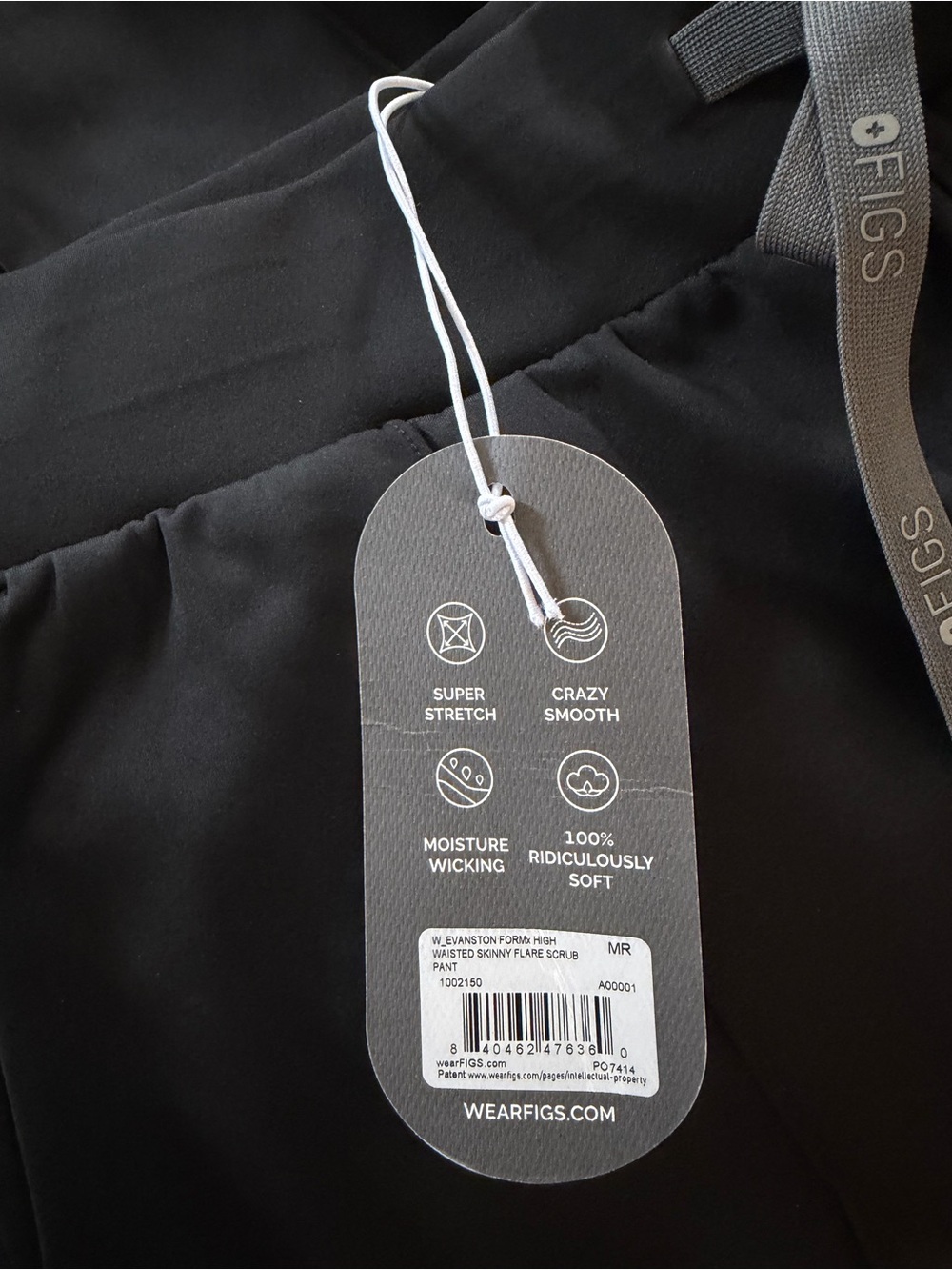 FIGS FORMx Black Scrubs Set - Evanston Pants & Sona V-Neck Top - Size M/MR - Picture 3 of 14